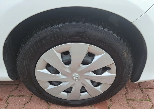 Toyota Yaris cena 41990 przebieg: 113434, rok produkcji 2013 z Chodzież małe 277